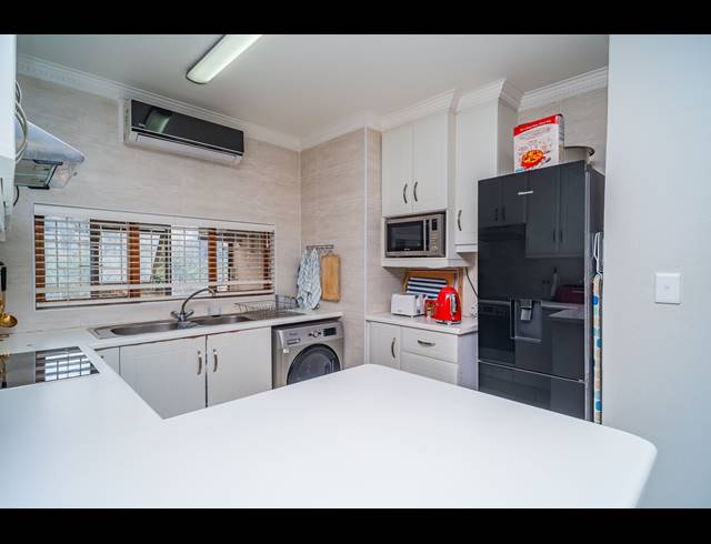 2 BEDROOM APARTMENT FOR SALE IN UMHLANGA CENTRAL
